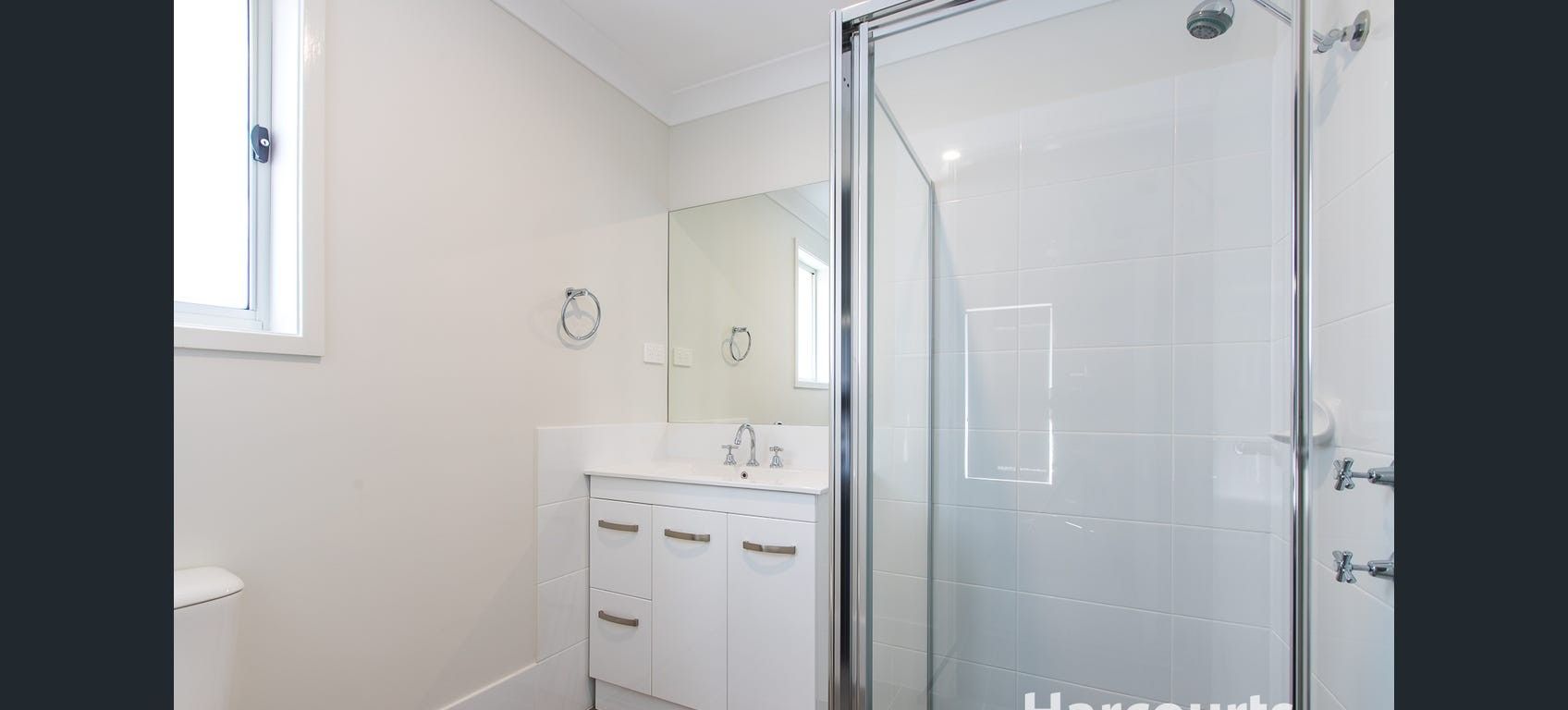 Modern SIL Home located in quiet estate in Farley — Home image 3