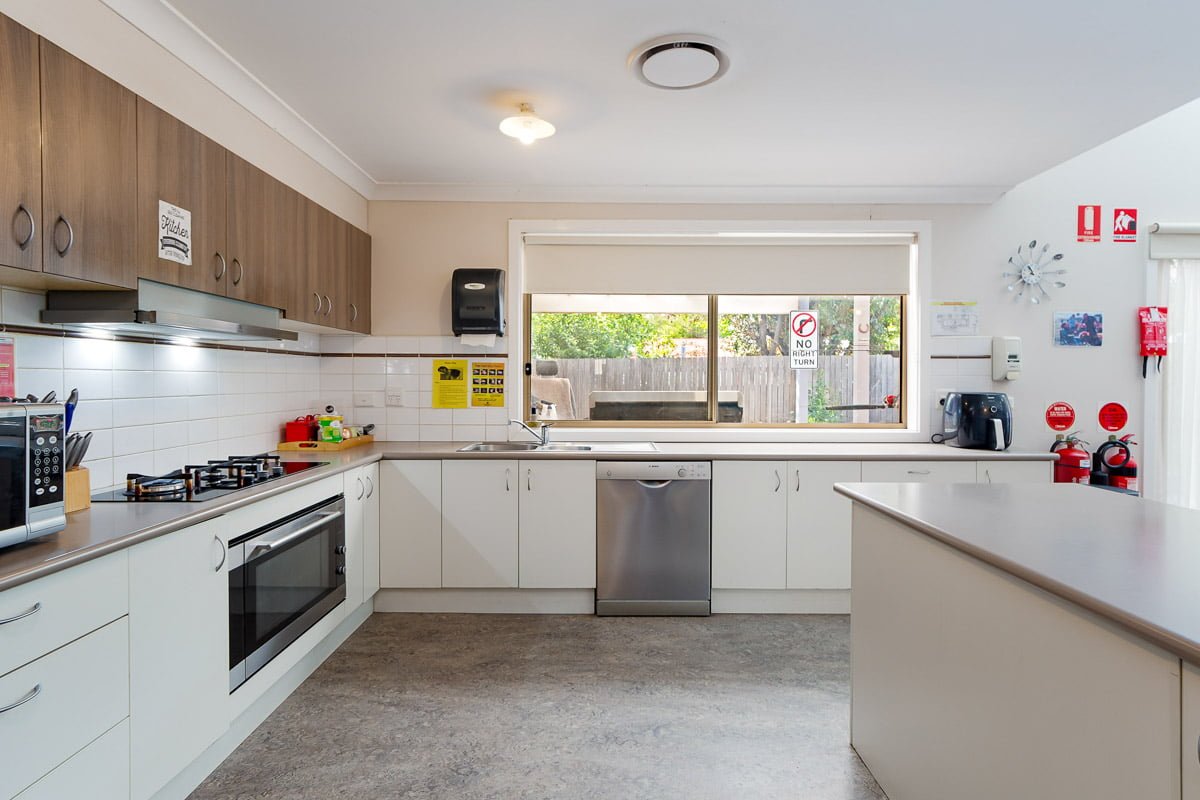 Enjoy living in a home with well-kept gardens and access to community areas. — Home image 2