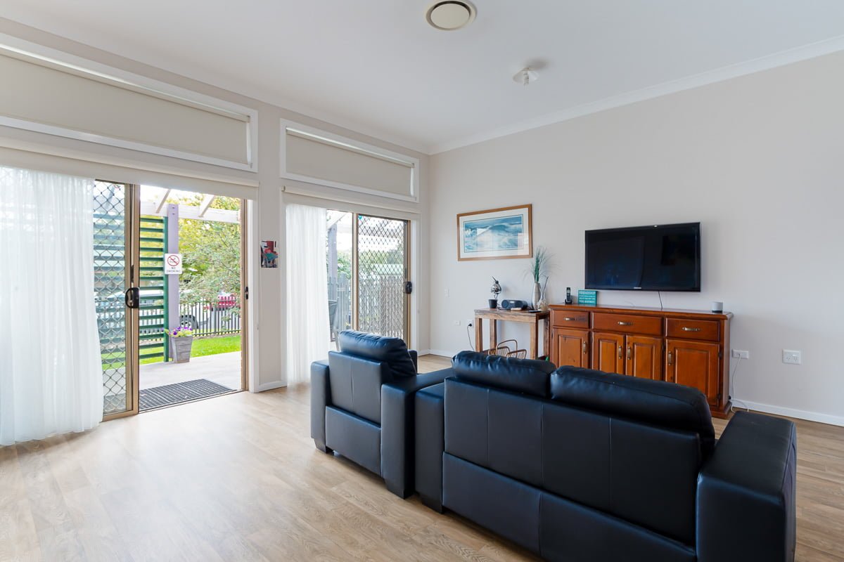 Enjoy living in a home with well-kept gardens and access to community areas. — Home image 4