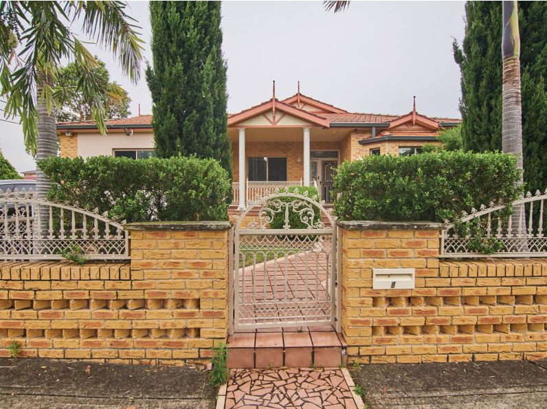 A spacious, social home on a large corner block in a quiet neighborhood. — Home image 5