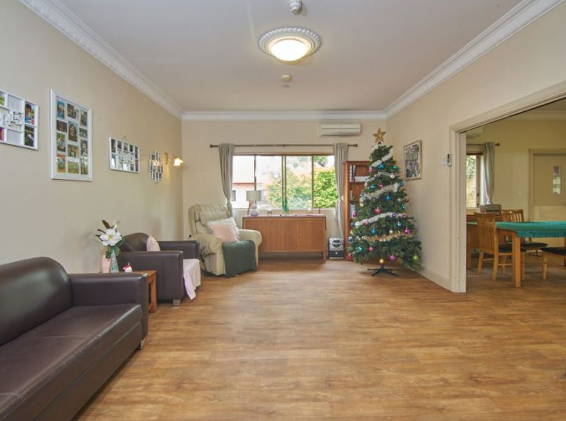 A spacious, social home on a large corner block in a quiet neighborhood. — Home image 6