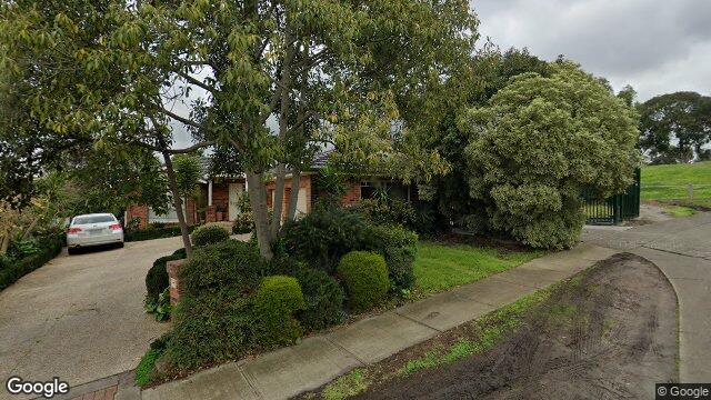 Perfectly placed in leafy Greensborough — Home image 2