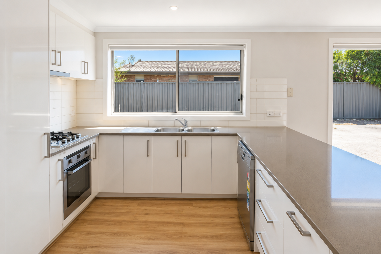 Beautiful Home in Lara, VIC — Home image 4