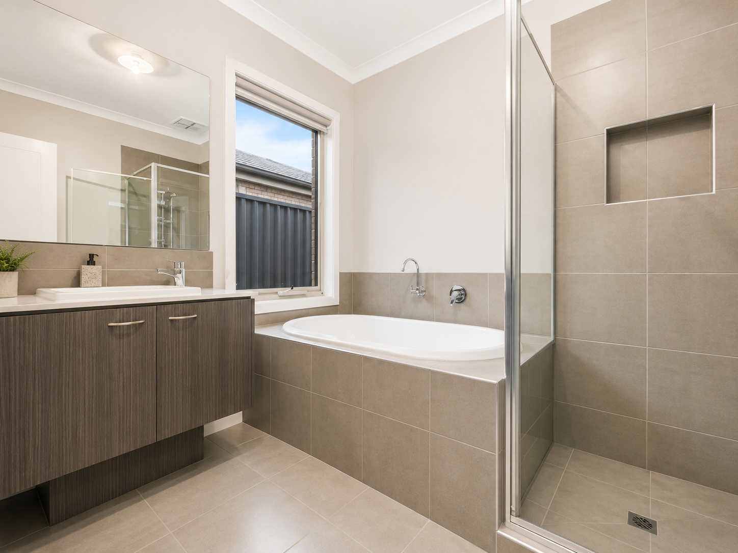 Beautiful Home in Lara, VIC — Home image 6