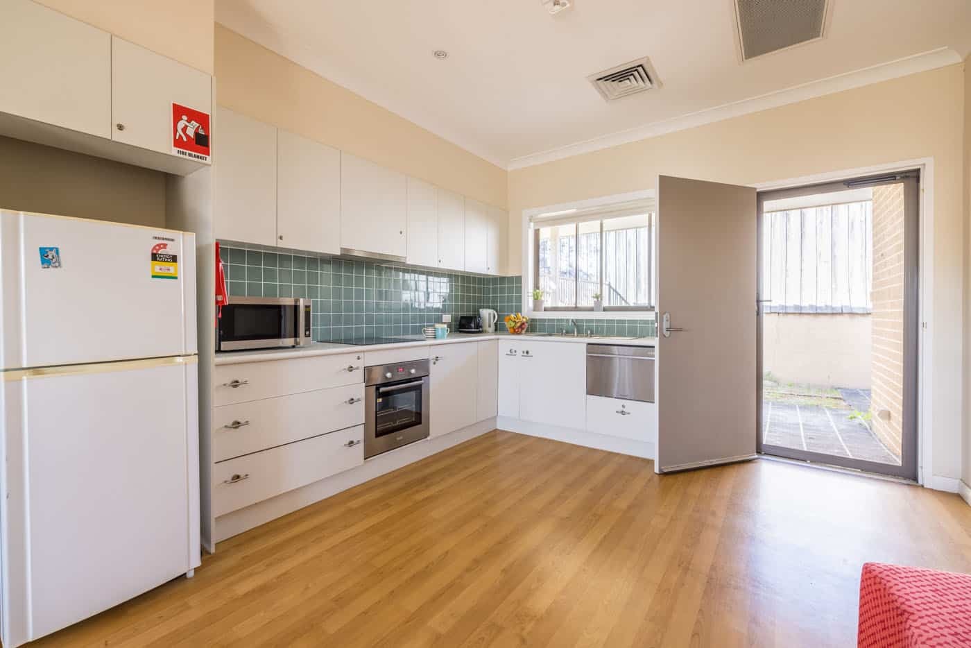 Modern Villa on a quiet street in Ryde — Home image 4