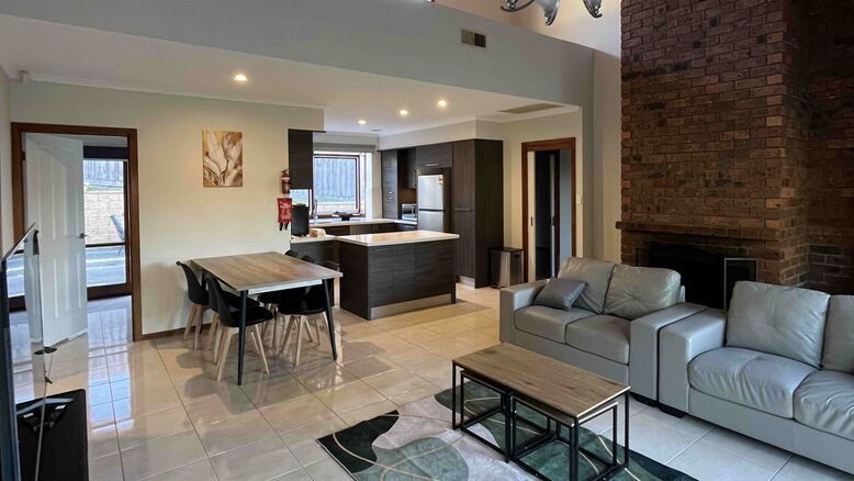 Beautiful Accessible SIL Home in Doncaster — Home image 4