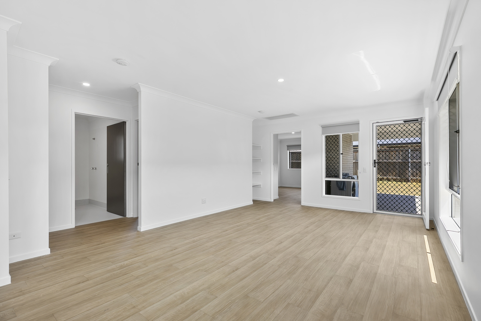 POINT VERNON QLD – ROBUST HOUSE — Home image 4