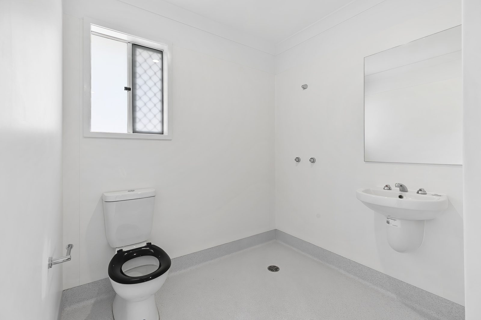 POINT VERNON QLD – ROBUST HOUSE — Home image 7