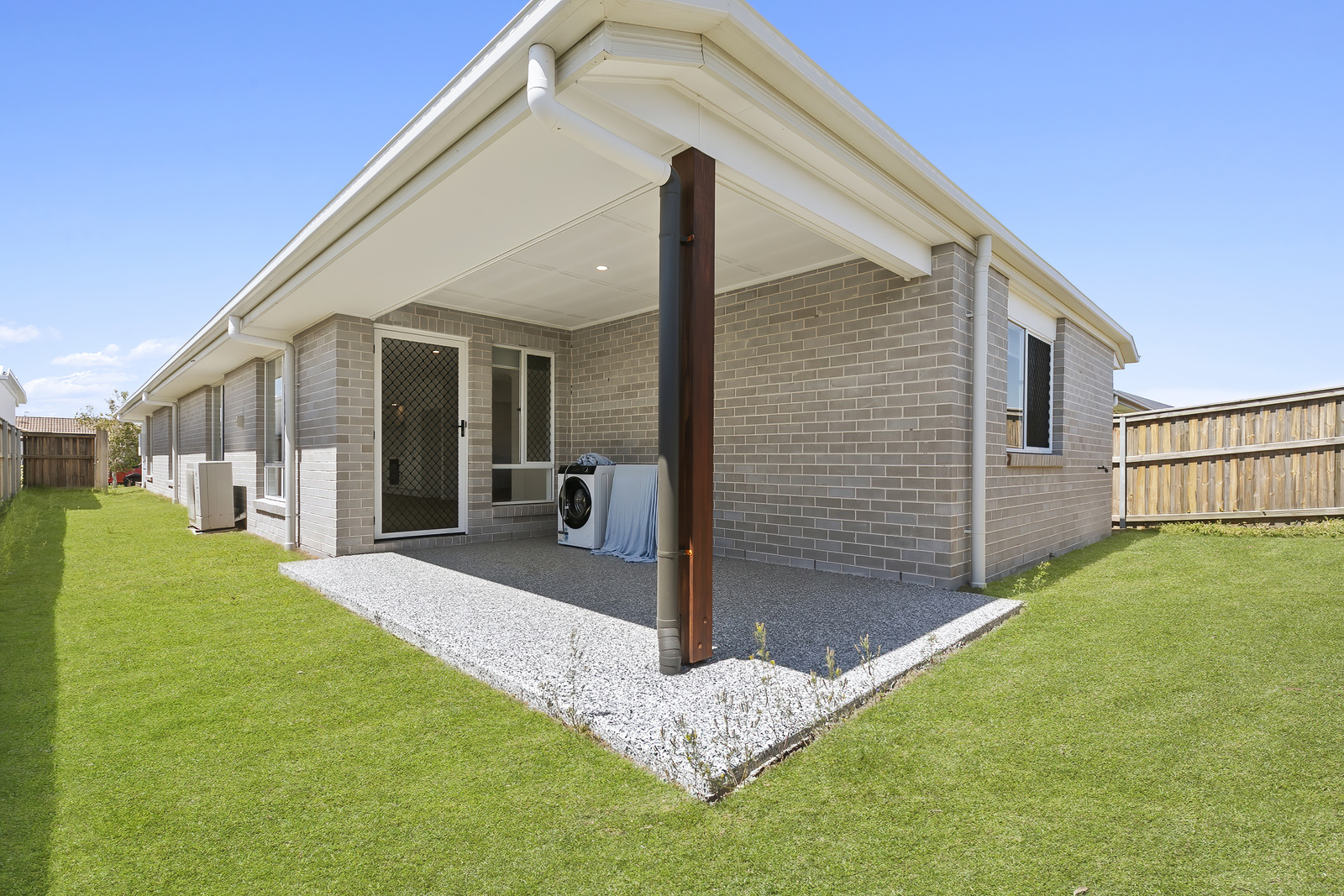 POINT VERNON QLD – ROBUST HOUSE — Home image 9