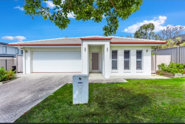 Bedroom with ensuite, aircon and undercover parking awaits you! — Home image 6