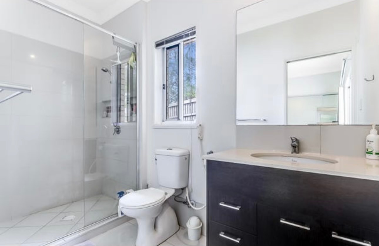 Bedroom with ensuite, aircon and undercover parking awaits you! — Home image 8