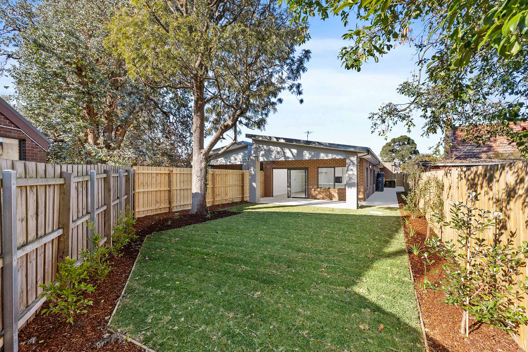 Choose spacious living with this bayside HPS haven in Moorabbin! — Home image 2