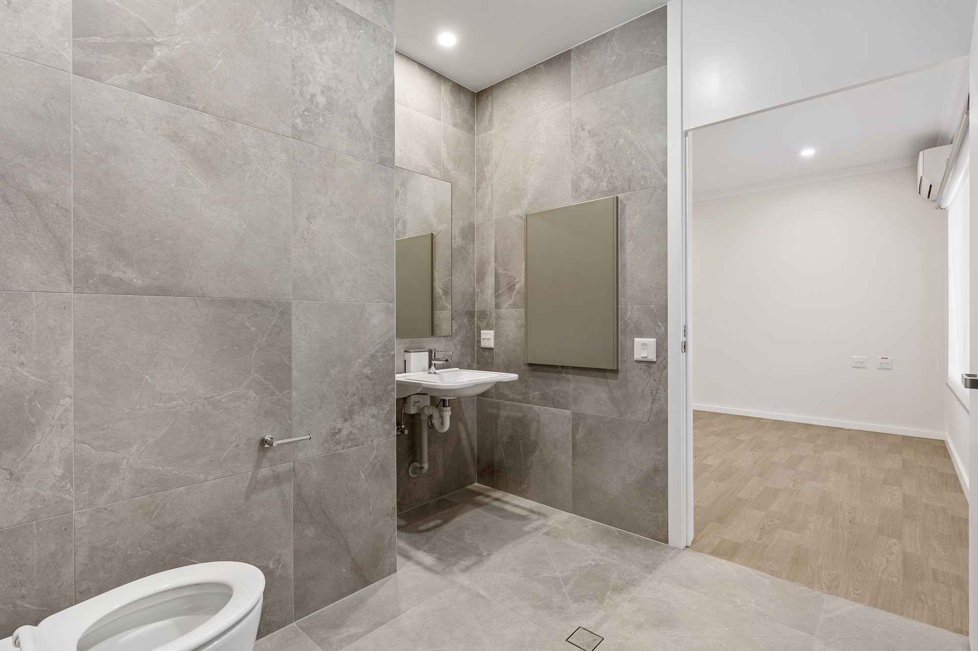 Choose spacious living with this bayside HPS haven in Moorabbin! — Home image 5