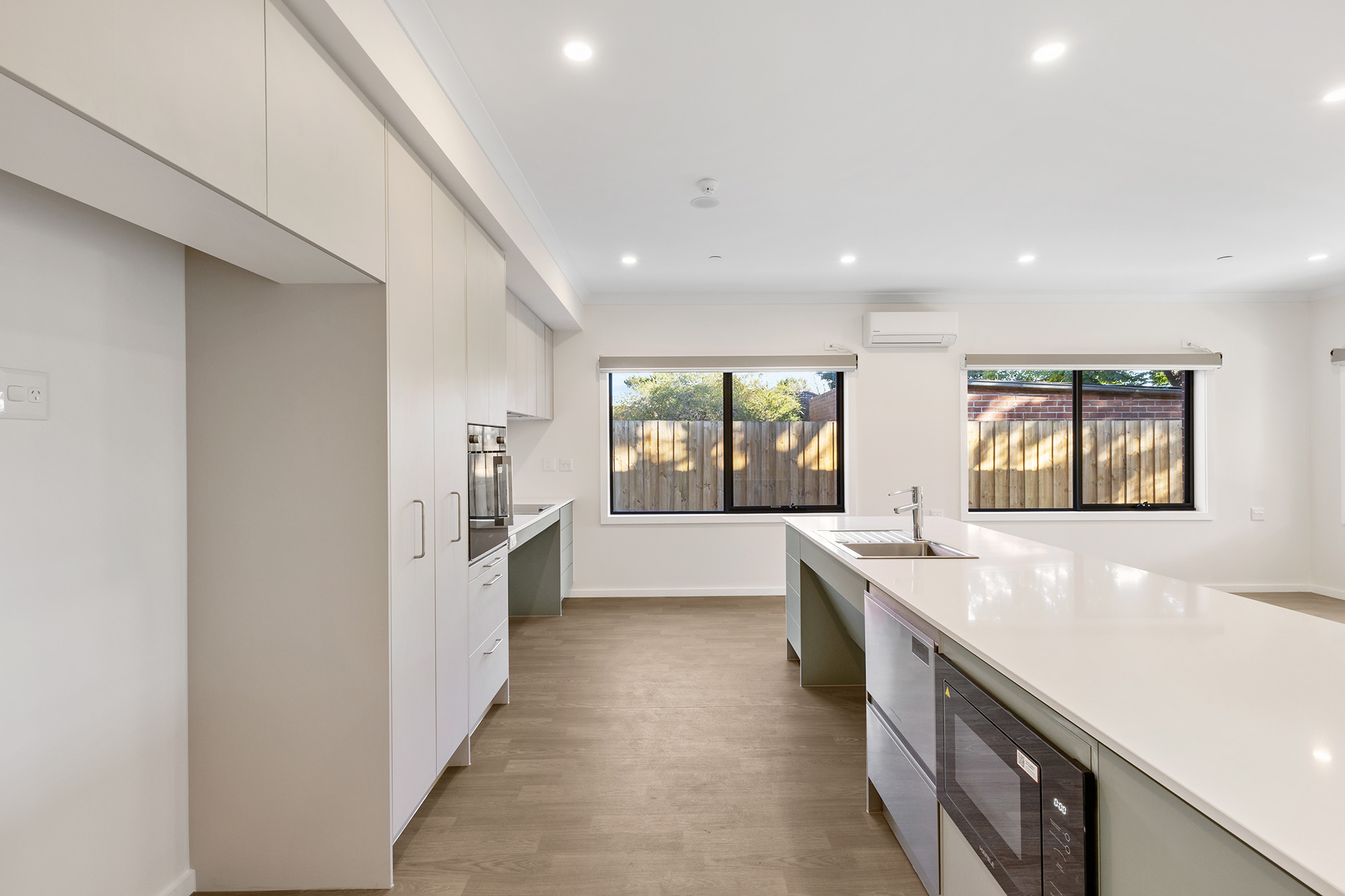 Choose spacious living with this bayside HPS haven in Moorabbin! — Home image 6