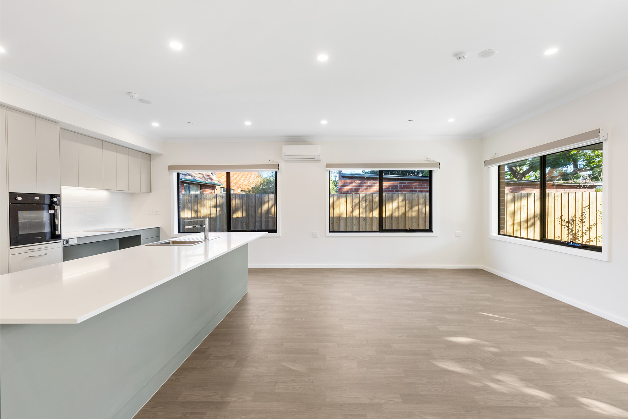 Choose spacious living with this bayside HPS haven in Moorabbin! — Home image 8