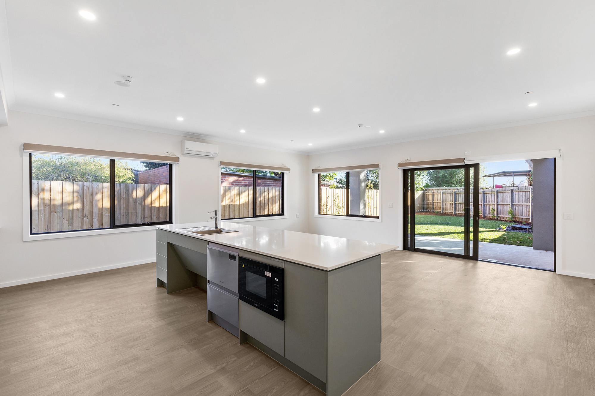 Choose spacious living with this bayside HPS haven in Moorabbin! — Home image 14