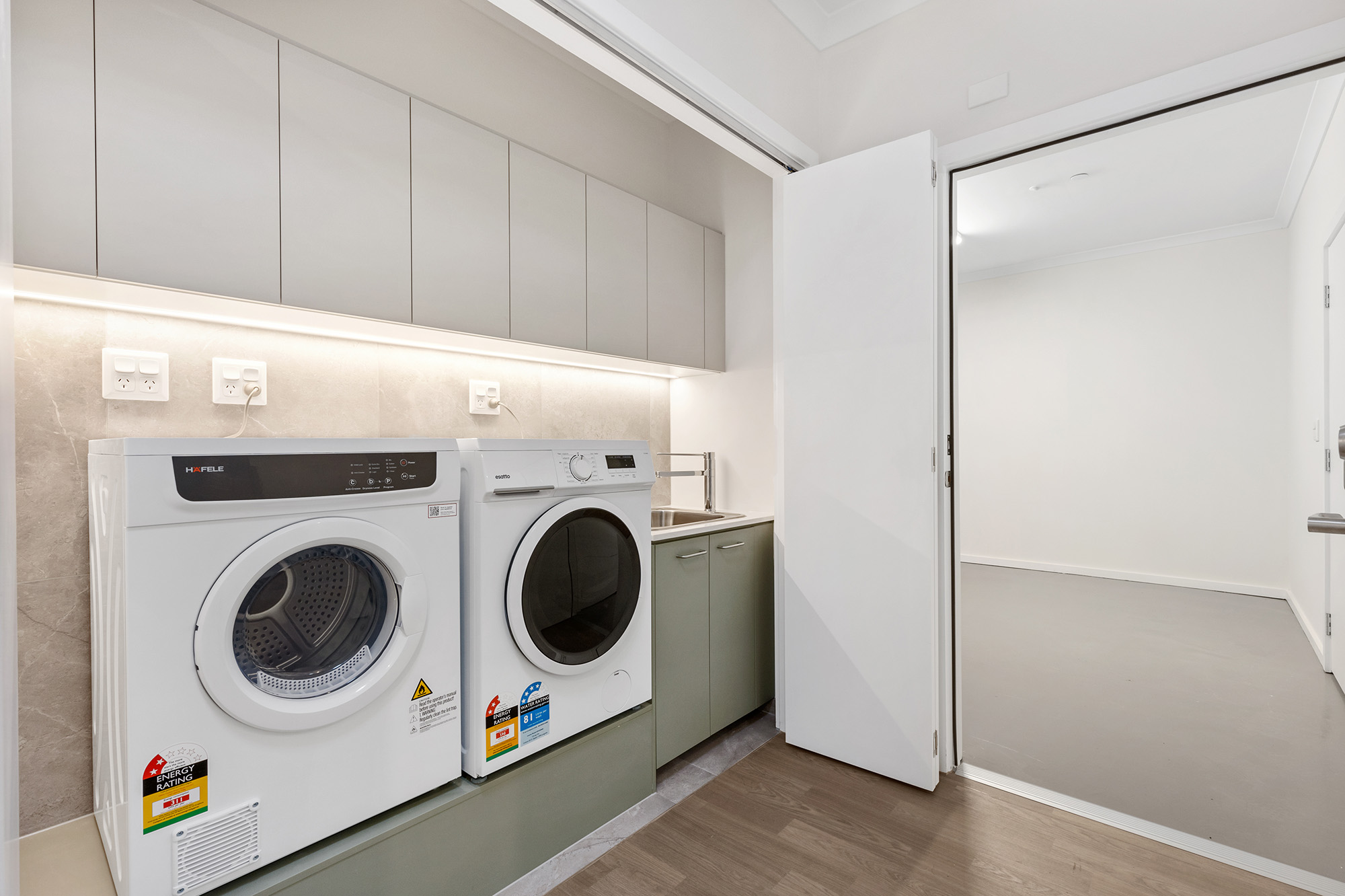 Choose spacious living with this bayside HPS haven in Moorabbin! — Home image 15
