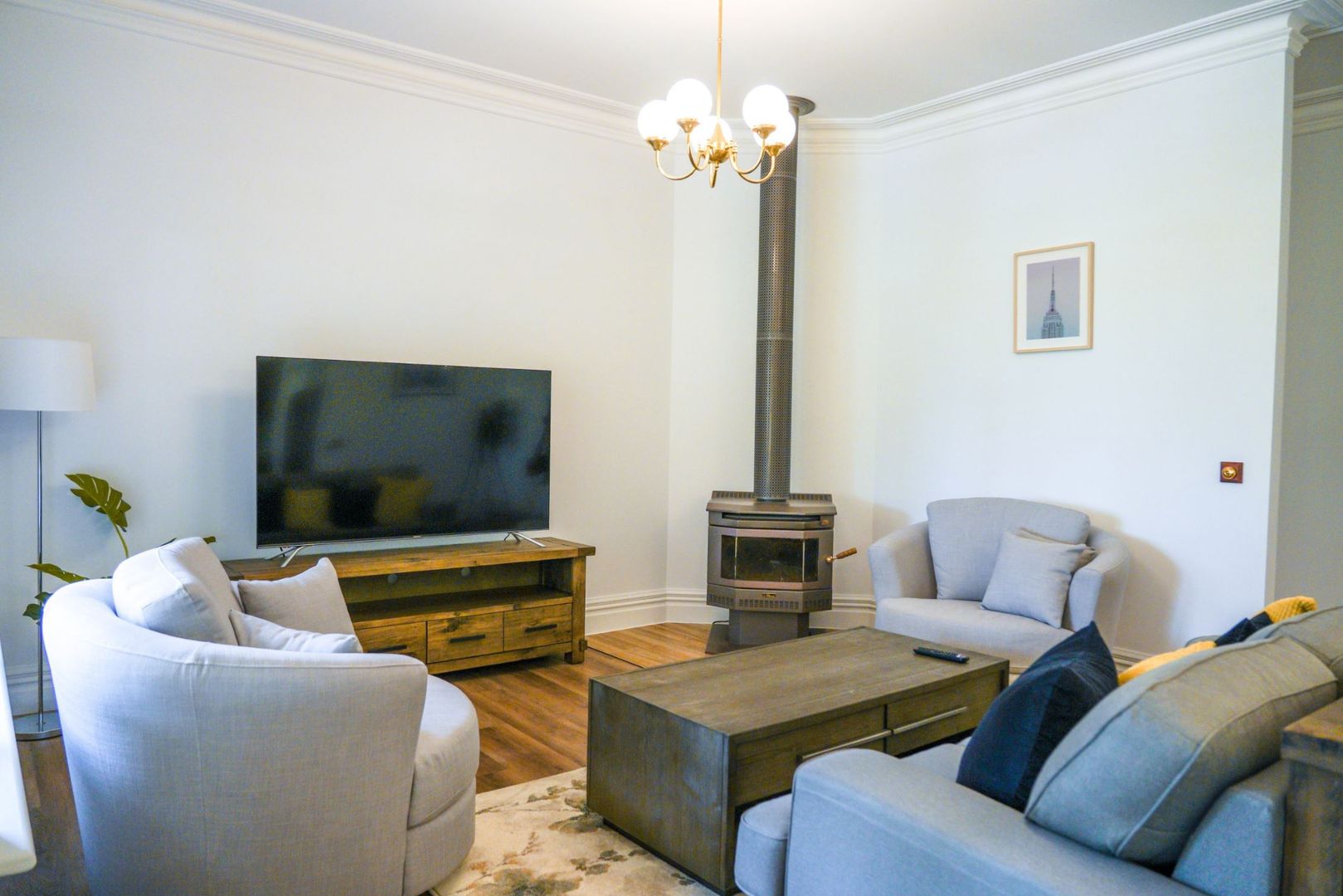 Tranquil country setting; city access within reach — Home image 3