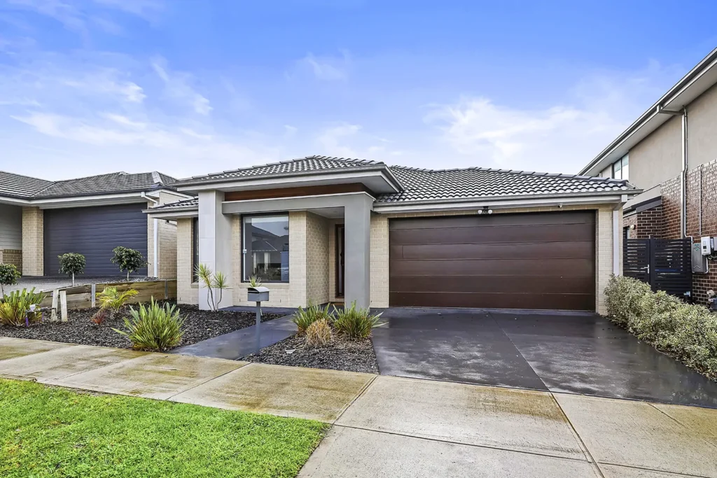 Contemporary Living with 3 Rooms Available! — Home image 10