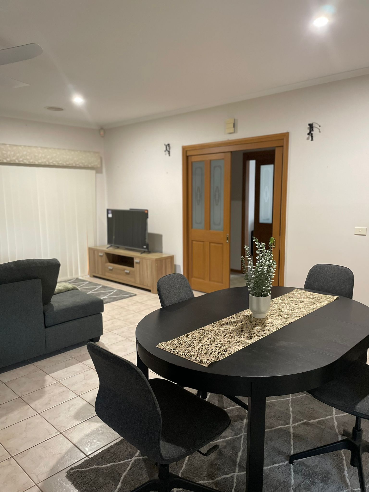 Warm & Cozy Accommodation near GV Health — Home image 2