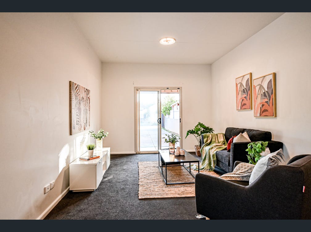 SIL Home Klemzig! Bedroom Only available, it comes with a private Studio/study room. — Home image 5
