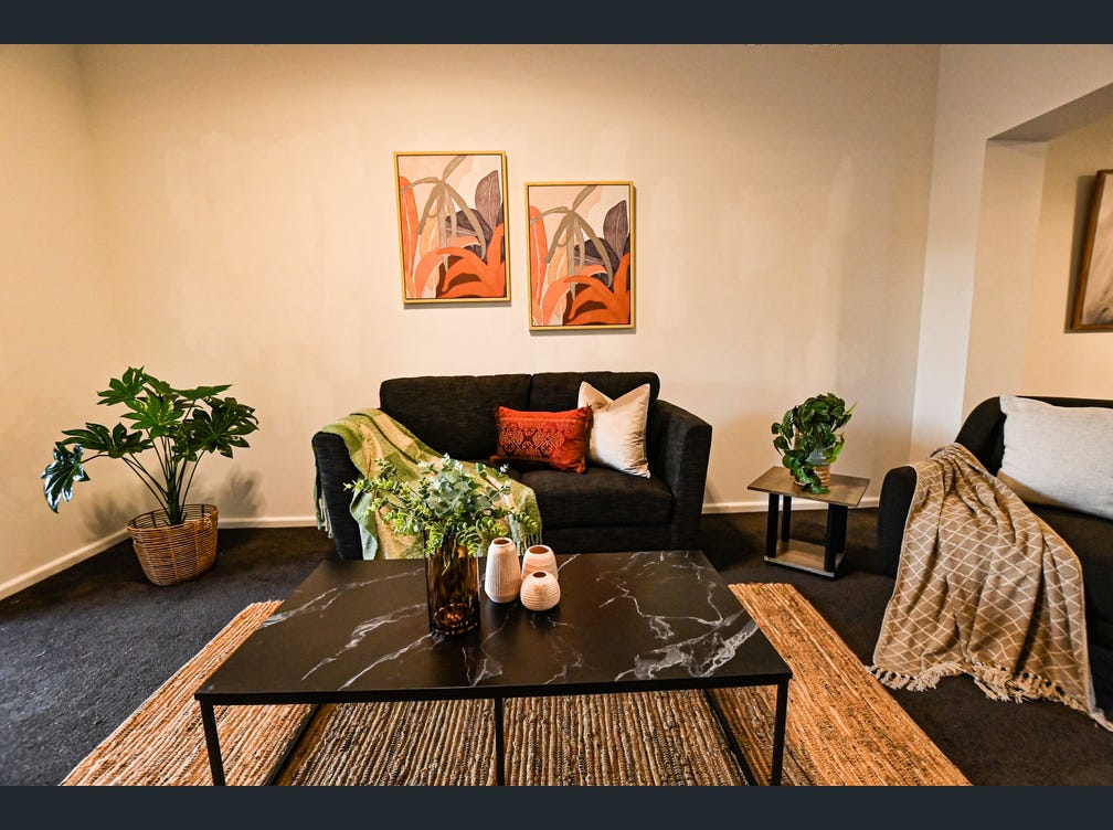 SIL Home Klemzig! Bedroom Only available, it comes with a private Studio/study room. — Home image 10