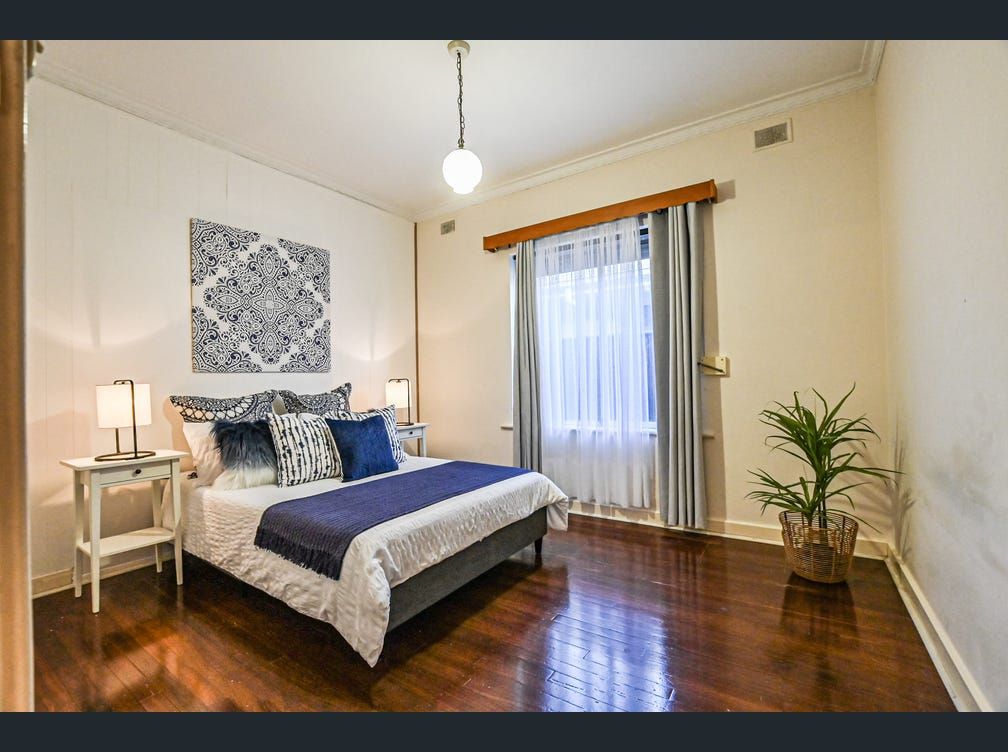 SIL Home Klemzig! Bedroom Only available, it comes with a private Studio/study room. — Home image 4