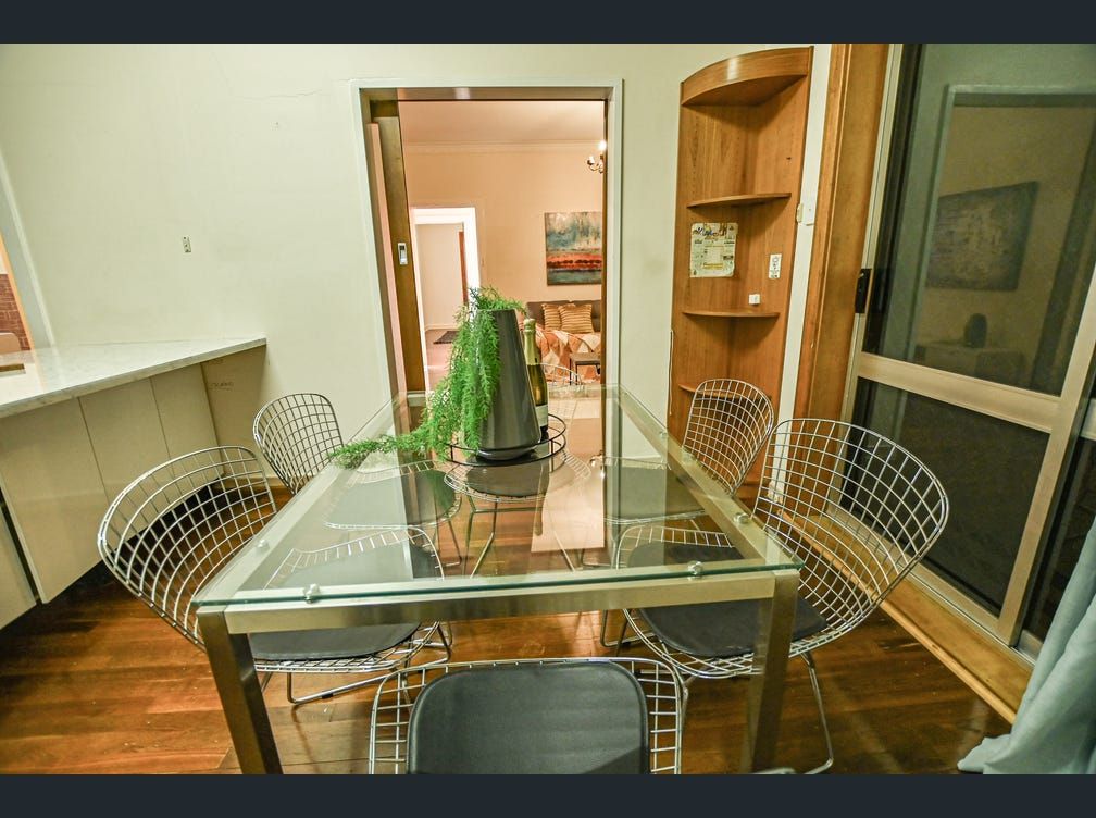 SIL Home Klemzig! Bedroom Only available, it comes with a private Studio/study room. — Home image 5