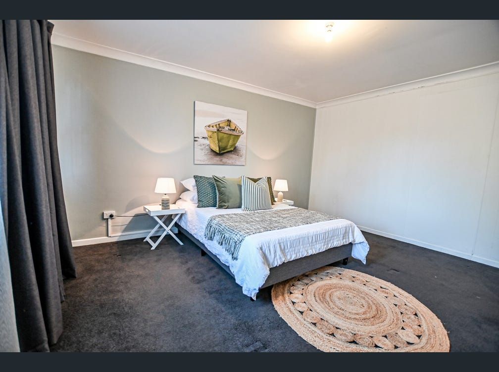 SIL Home Klemzig! Bedroom Only available, it comes with a private Studio/study room. — Home image 11