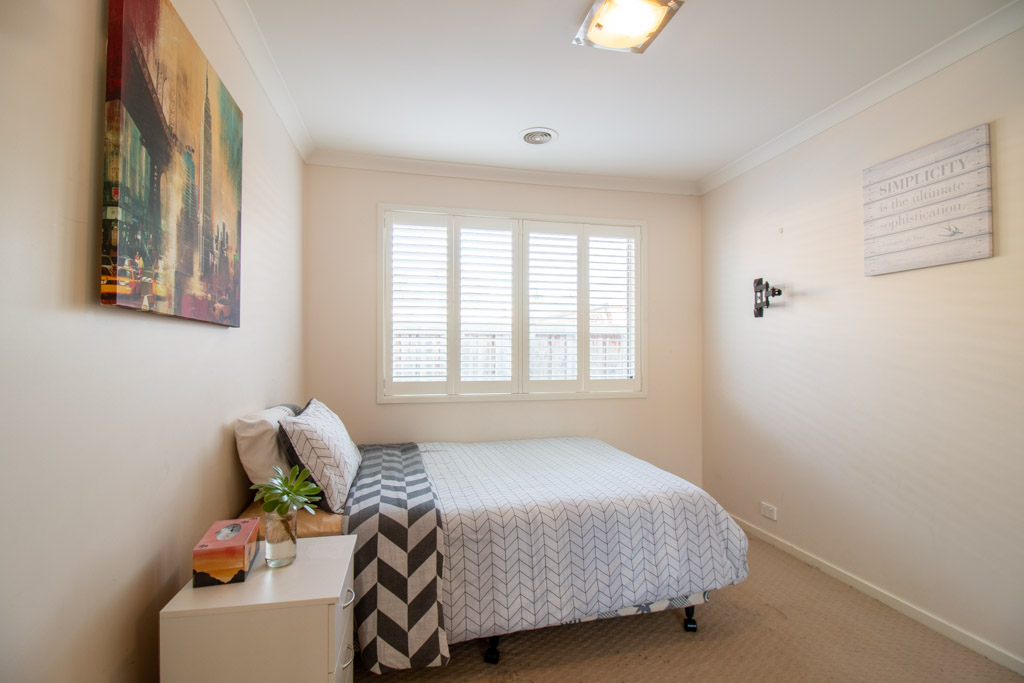 Beautiful Spacious Home in the Rapidly expanding Cranbourne West — Home image 1