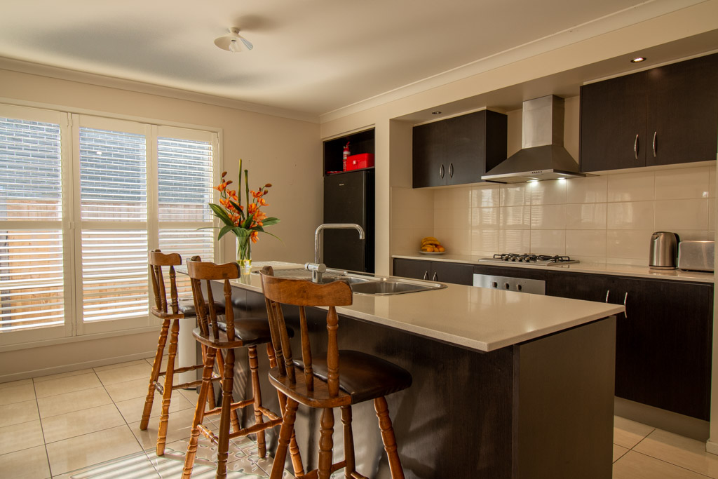 Beautiful Spacious Home in the Rapidly expanding Cranbourne West — Home image 5