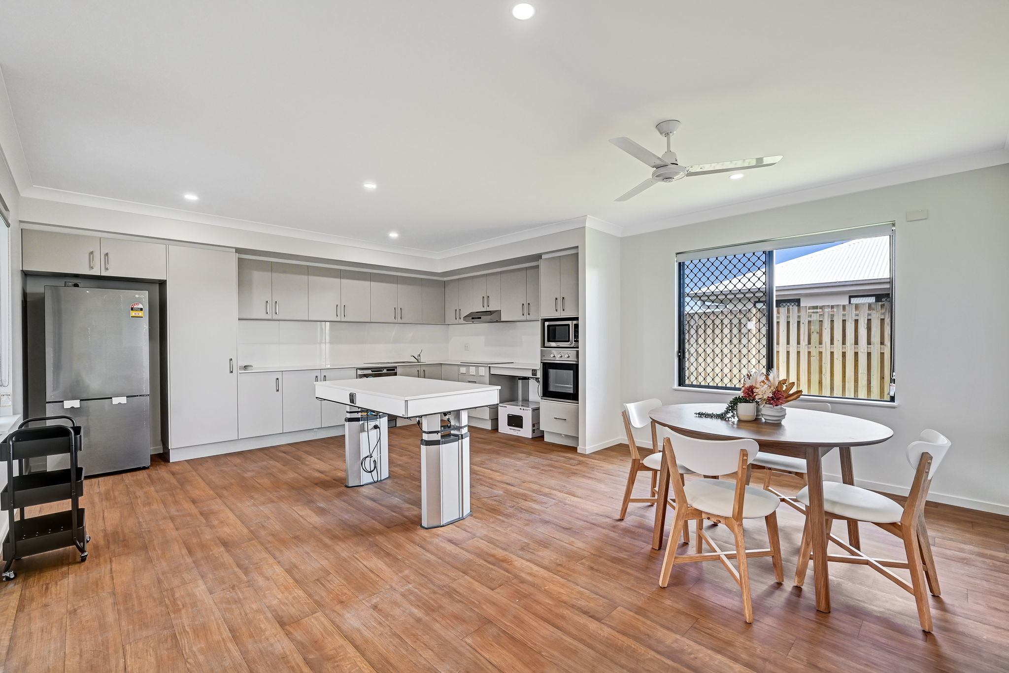 2 SDA Rooms + Media room + OOA, in Mount Louisa — Home image 2