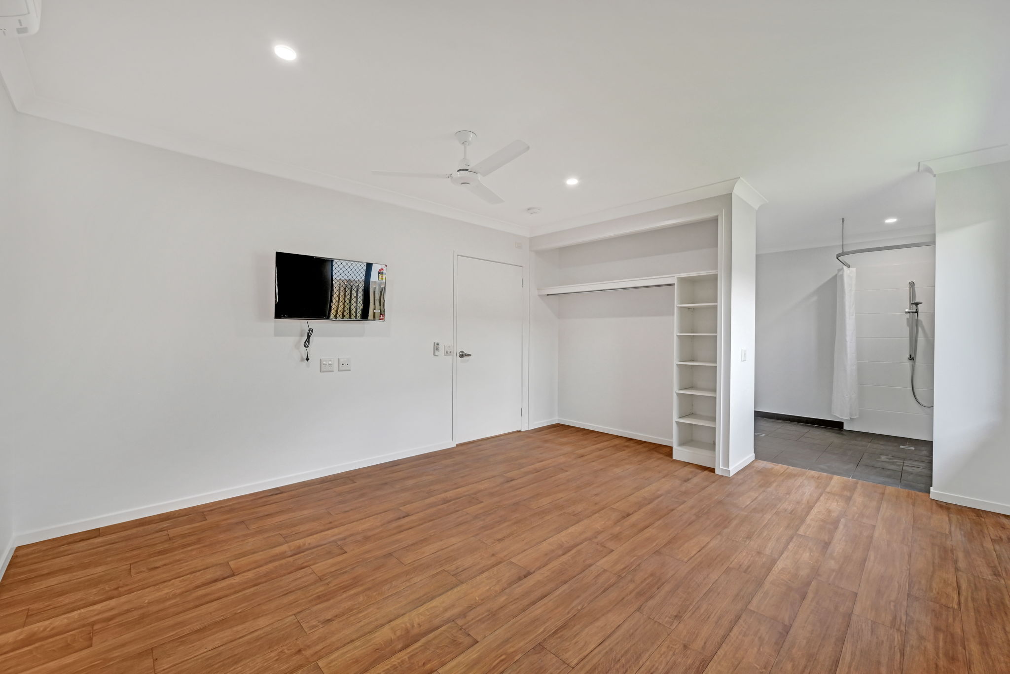 2 SDA Rooms + Media room + OOA, in Mount Louisa — Home image 5