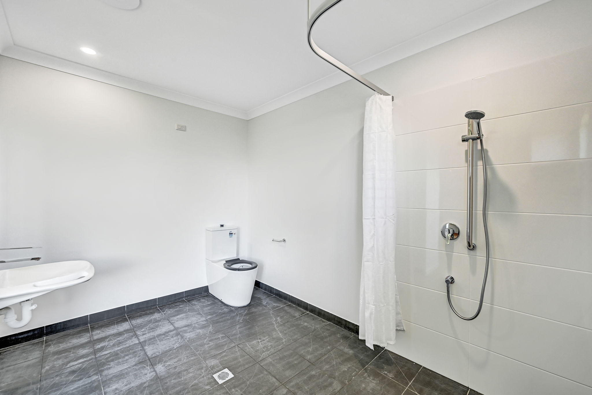 2 SDA Rooms + Media room + OOA, in Mount Louisa — Home image 6