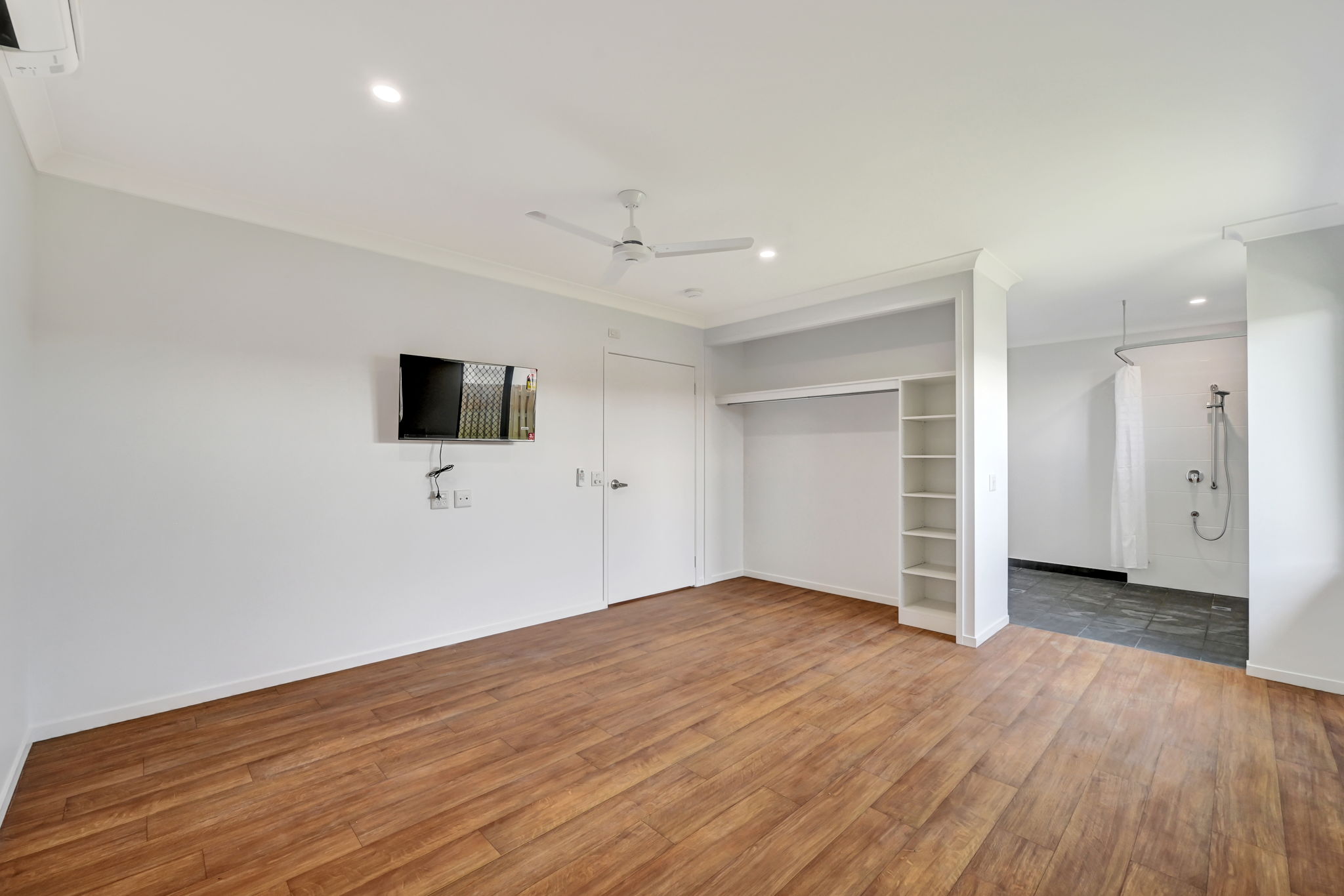 2 SDA Rooms + Media room + OOA, in Mount Louisa — Home image 7