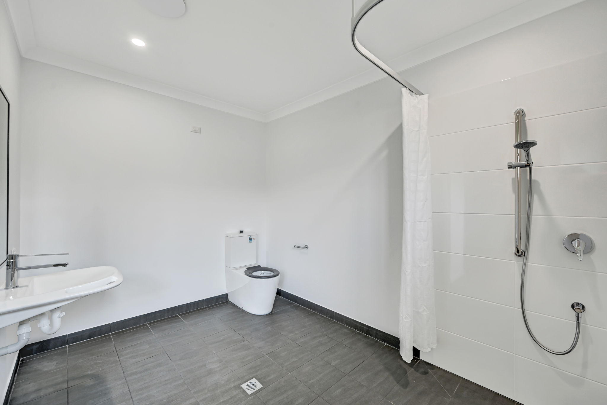 2 SDA Rooms + Media room + OOA, in Mount Louisa — Home image 8