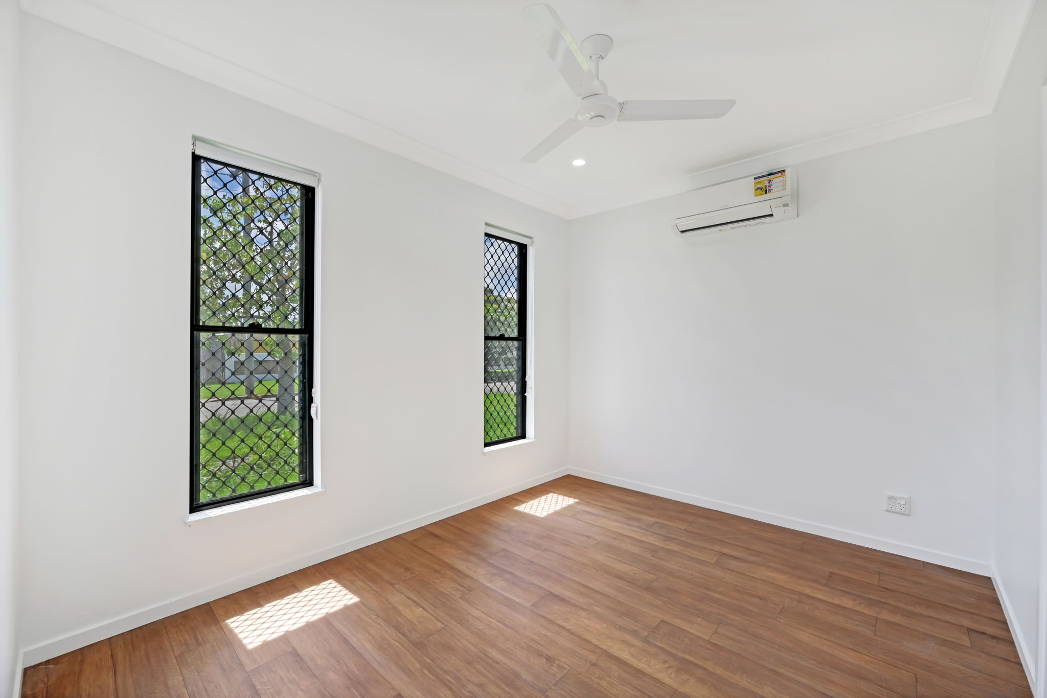 2 SDA Rooms + Media room + OOA, in Mount Louisa — Home image 13