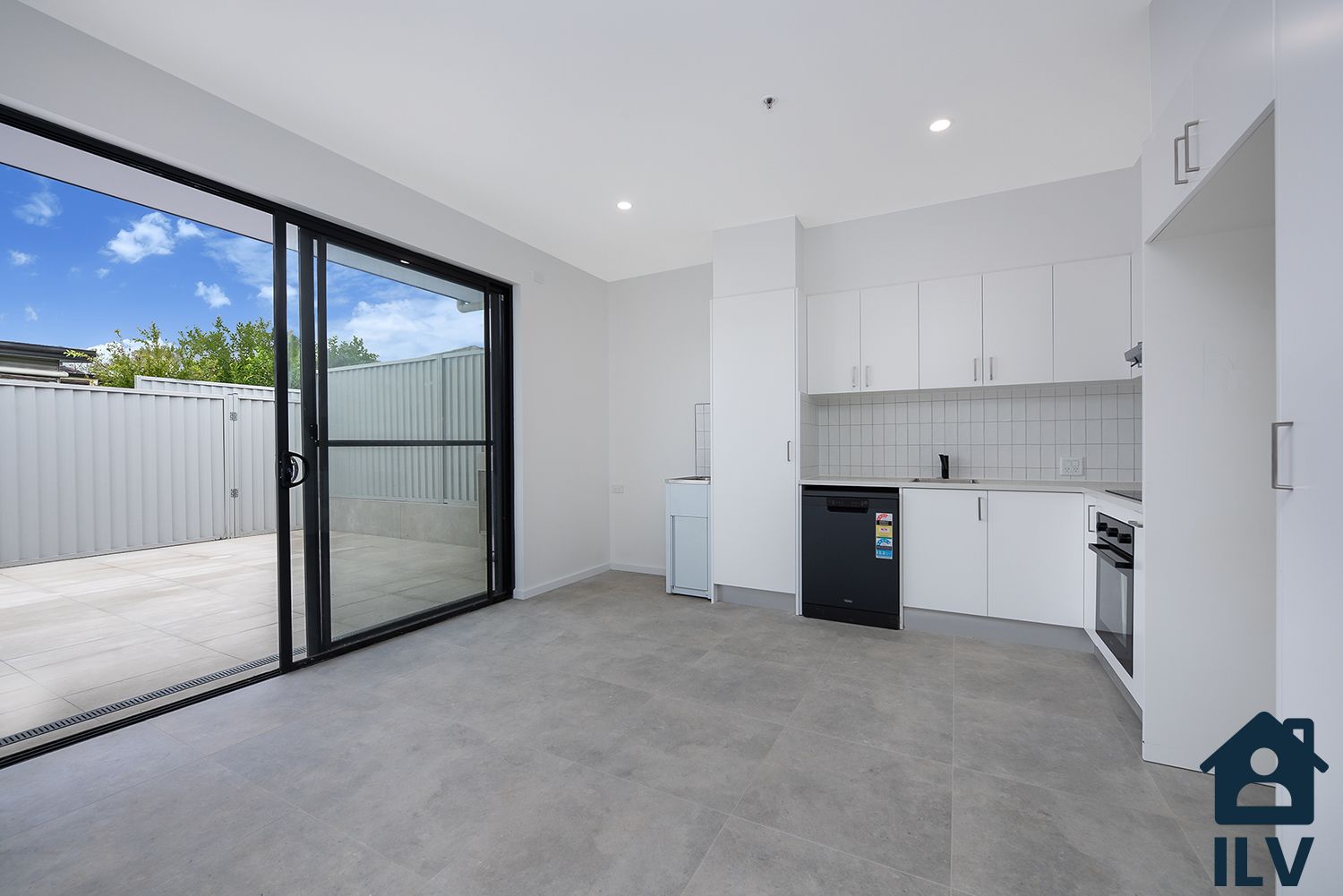 SDA ROBUST VILLA - SOUTH GRANVILLE — Home image 4