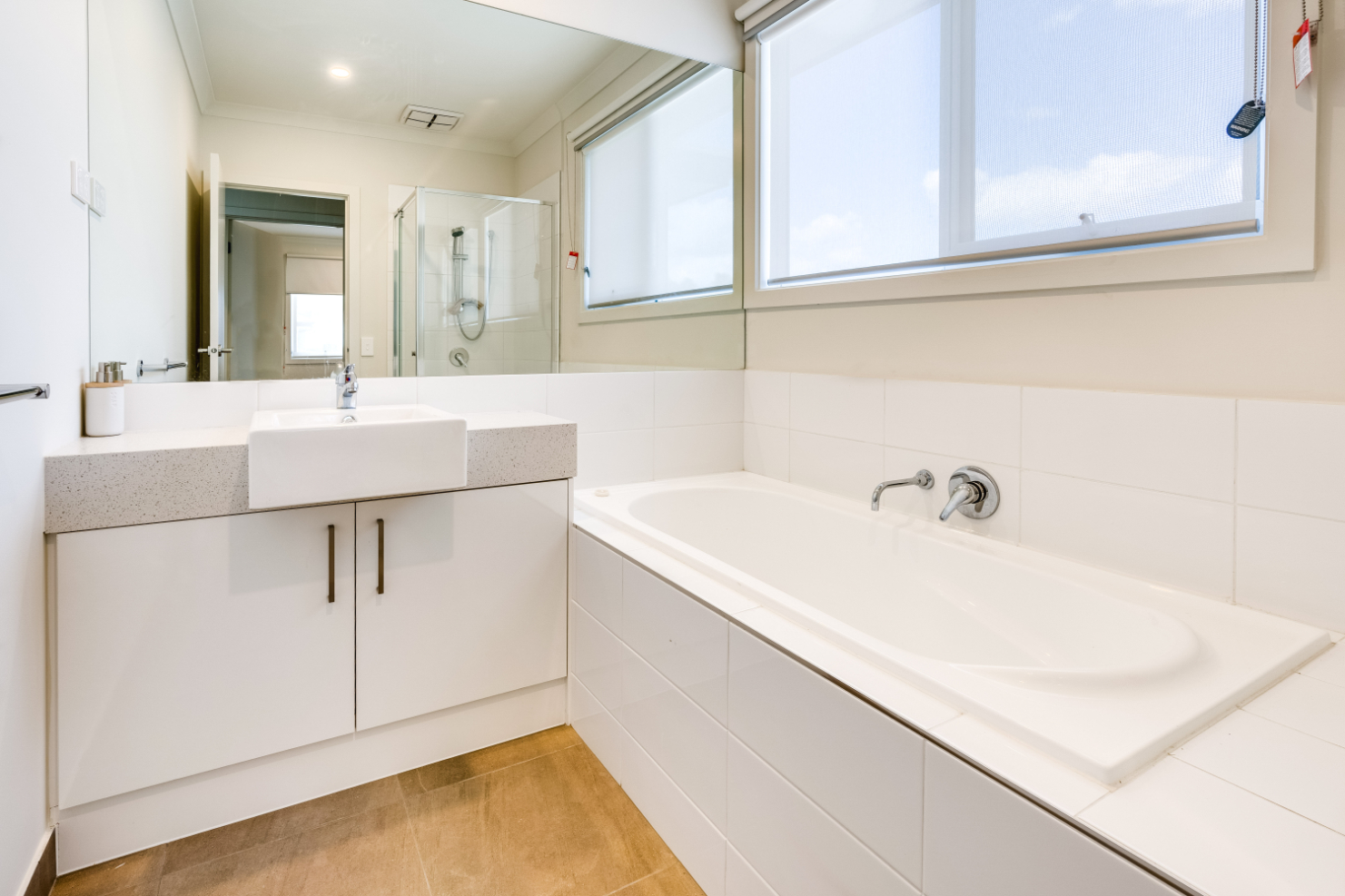Deluxe 3-Bedroom SIL/STA Townhouse - Calm Setting - Carrum Downs — Home image 2