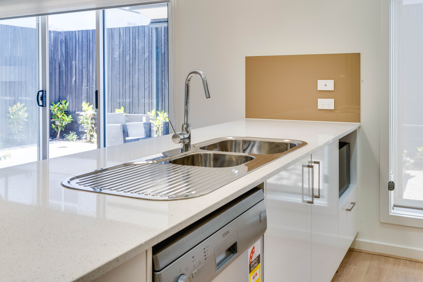 Deluxe 3-Bedroom SIL/STA Townhouse - Calm Setting - Carrum Downs — Home image 4