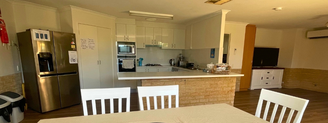 Spacious 4-Beedroom home in Bentley WA — Home image 4