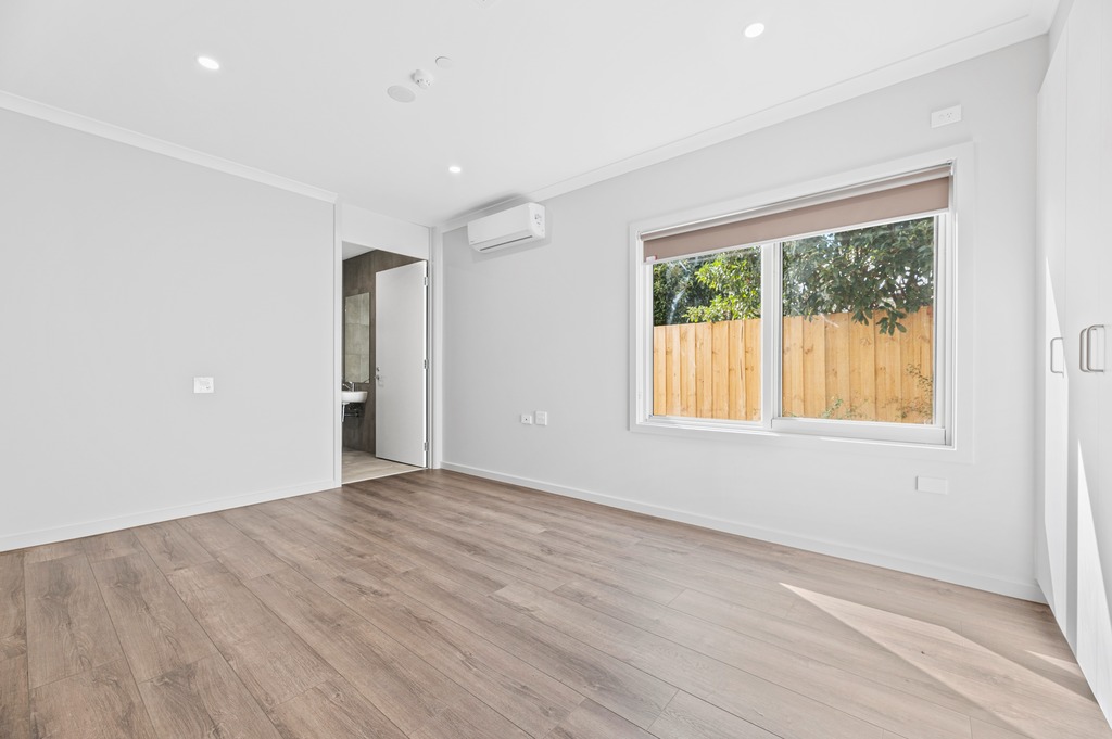 Contemporary comfort in a bright, open 3 bedroom house in Cranbourne — Home image 6