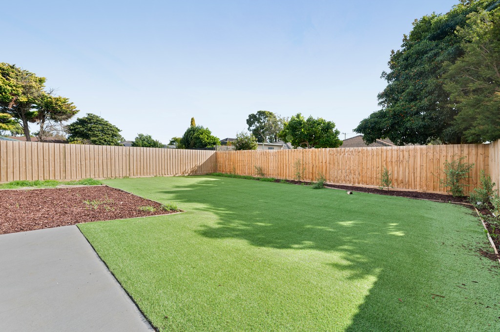 Contemporary comfort in a bright, open 3 bedroom house in Cranbourne — Home image 11