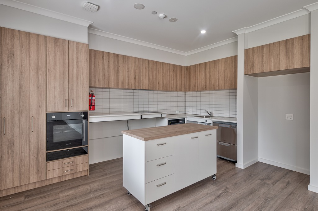 Contemporary comfort in a bright, open 3 bedroom house in Cranbourne — Home image 12