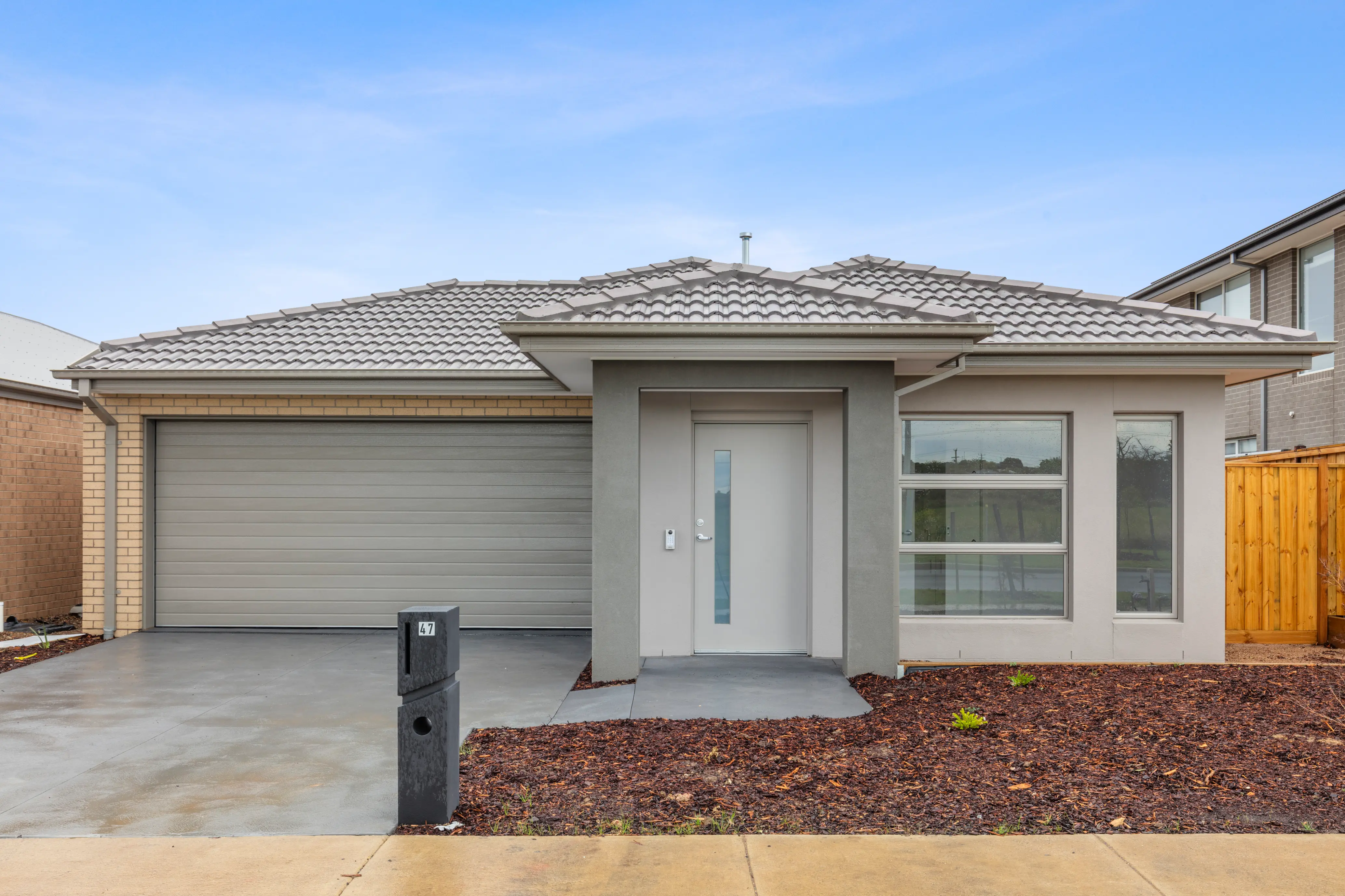 Frost Drive, Charlemont — Home image 2