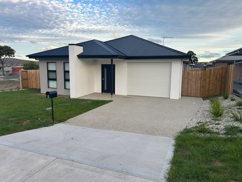 An SDA High Physical Support Home in Rokeby TAS along the Derwent — Home image 4