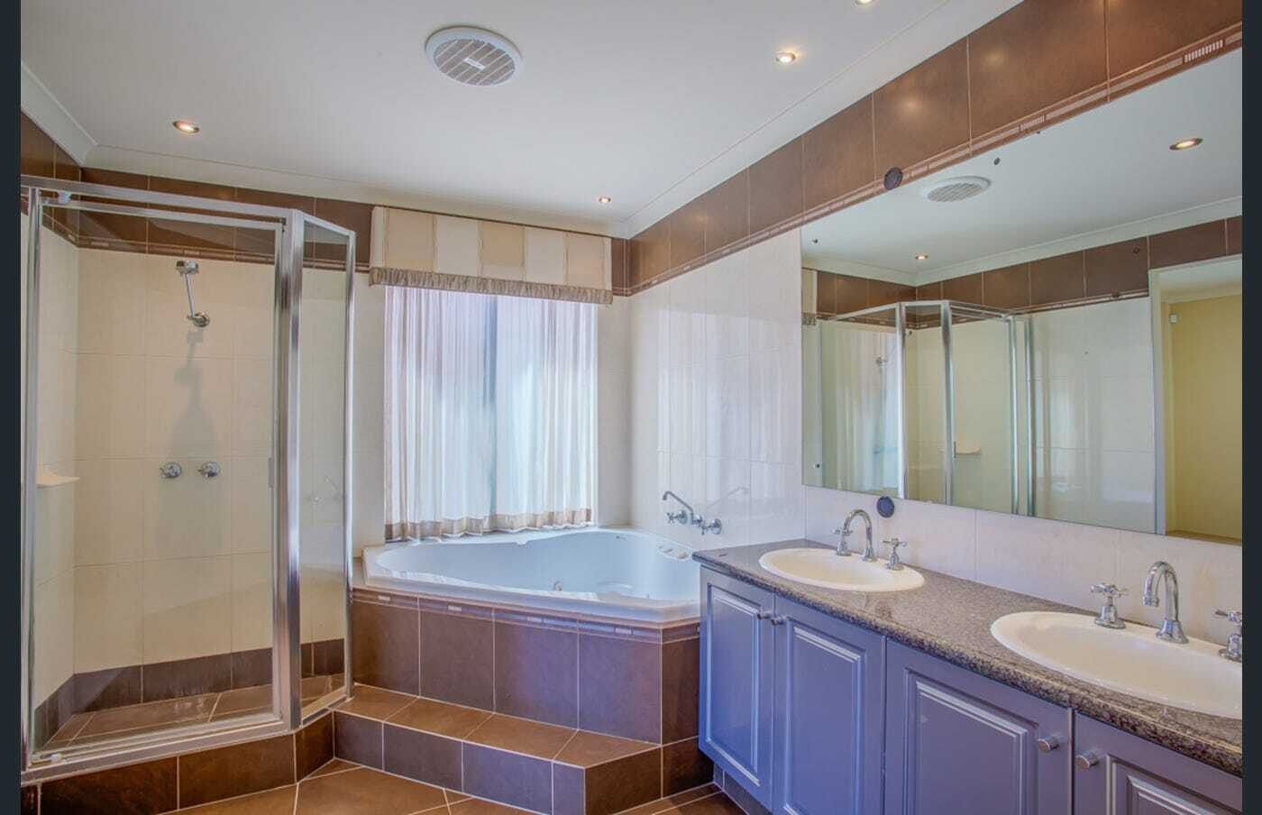 Bedroom w/ shared bathroom and toilet - Near the beach - Male participant only - AVAILABLE NOW — Home image 4