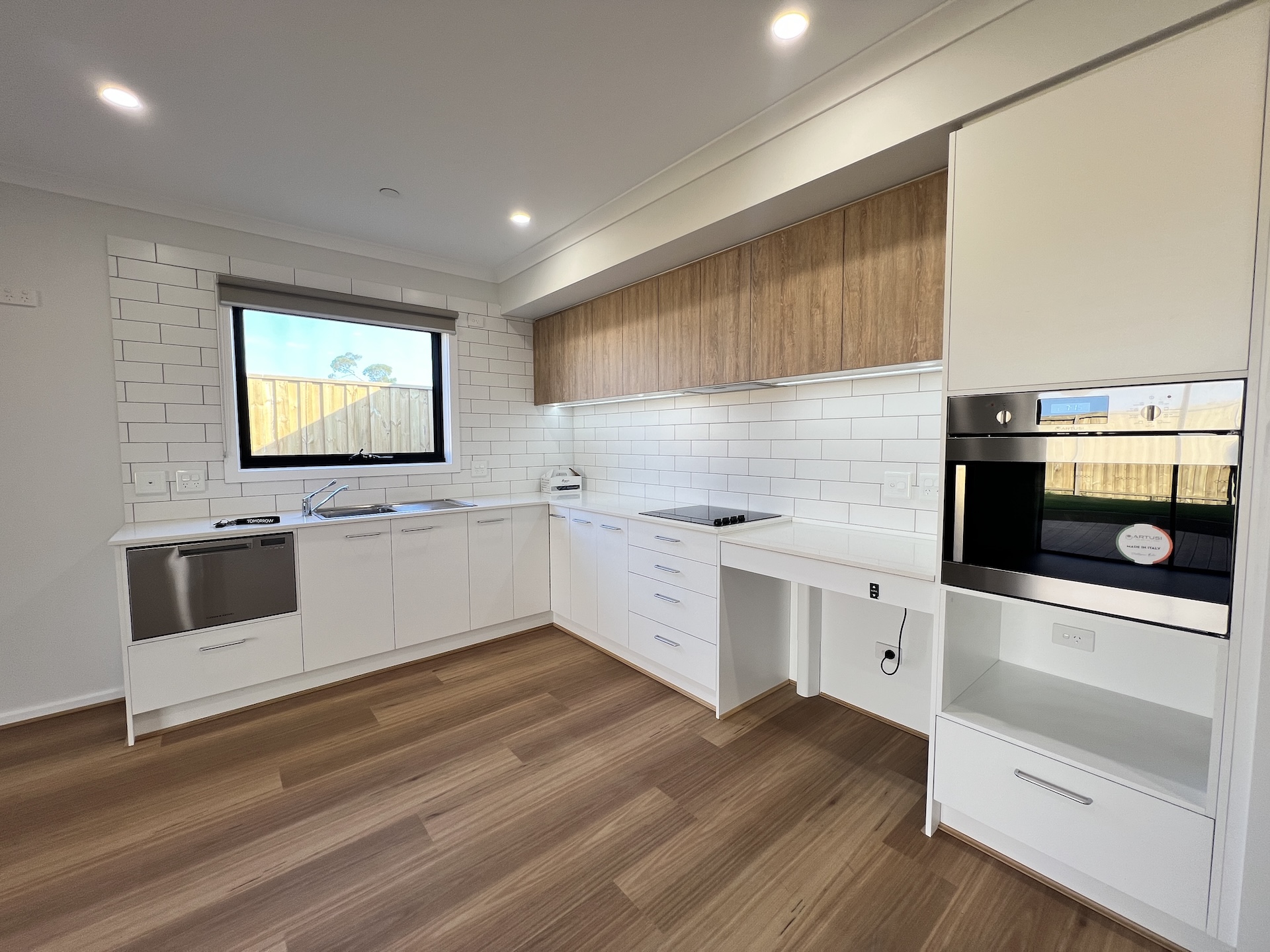 Comfort and Convenience in Established Tarneit – 2 Bedroom + OOA HPS Home — Home image 2