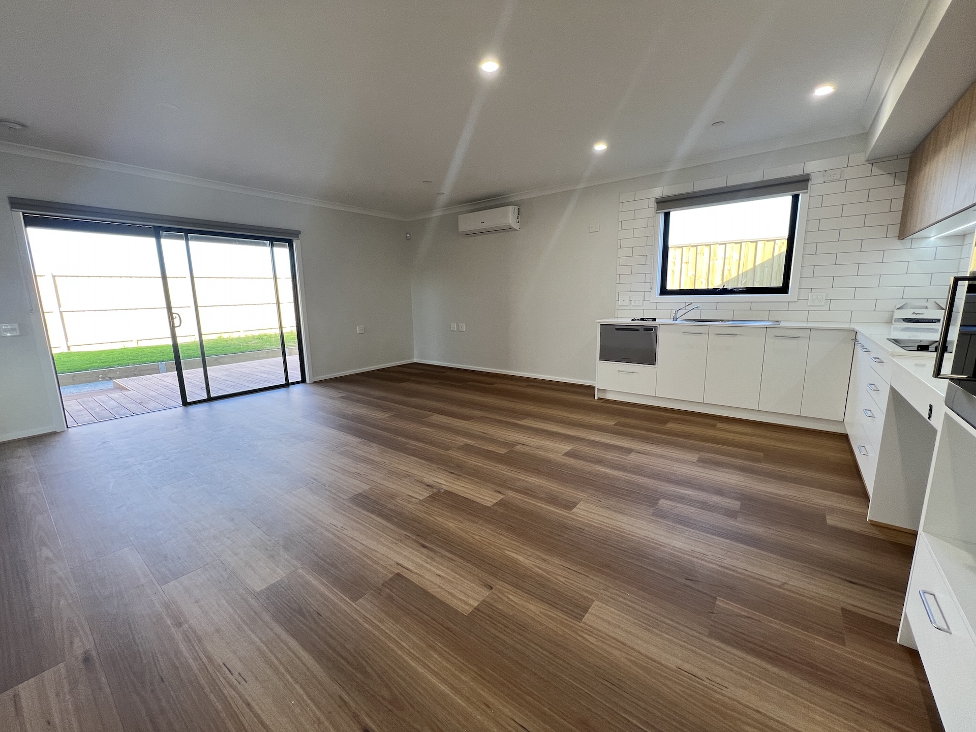 Comfort and Convenience in Established Tarneit – 2 Bedroom + OOA HPS Home — Home image 4