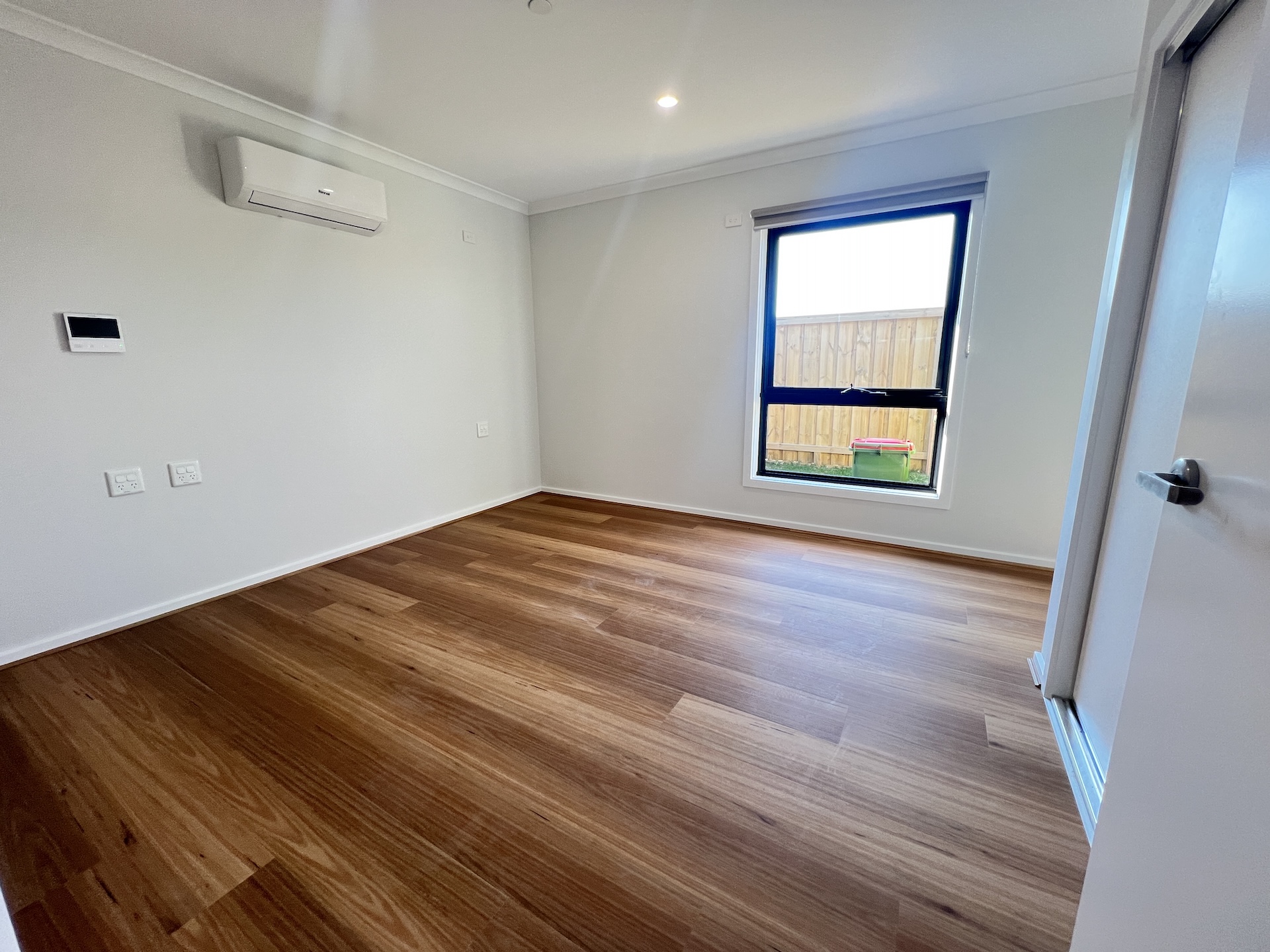 Comfort and Convenience in Established Tarneit – 2 Bedroom + OOA HPS Home — Home image 9